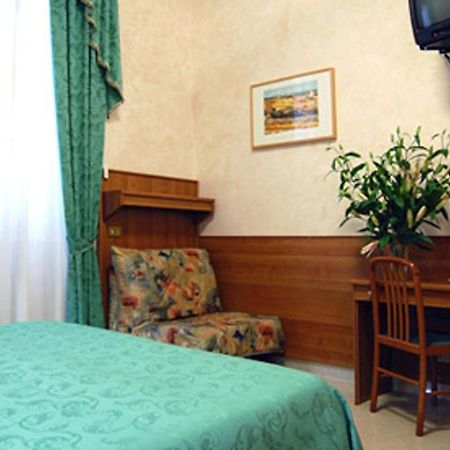 Hotel Papa Germano روما الغرفة الصورة